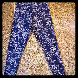 BALANCE COLLECTION NWOT Navy/WT Dana Crop SM SOFT